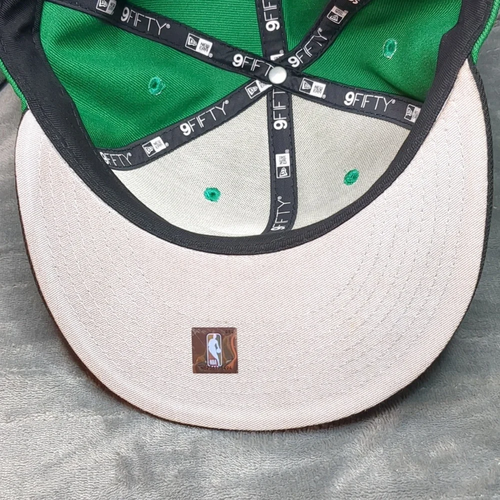 New Era Boston Celtics 2-Tone 9FIFTY adjustable snapback hat.  - Picture 14 of 16